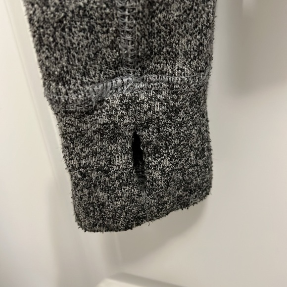 Roots zip up hoodie size medium - Picture 4 of 6